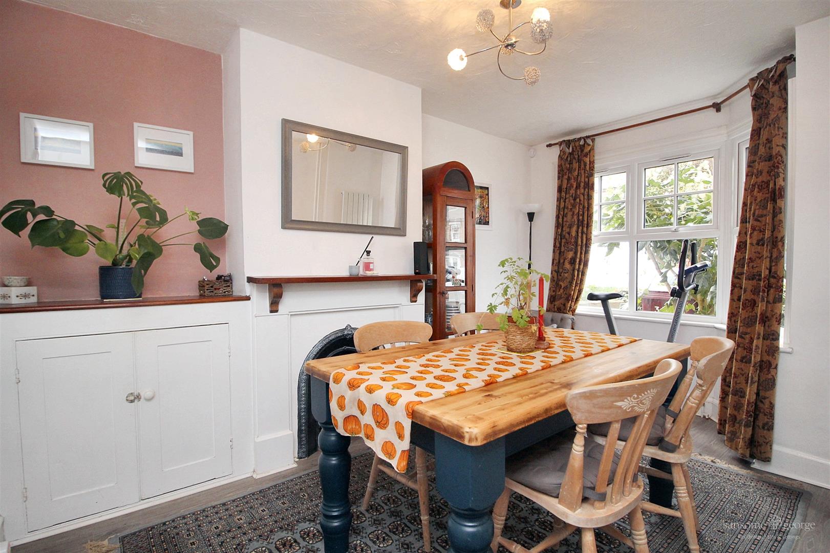 3 bed property in Connaught Road, Reading